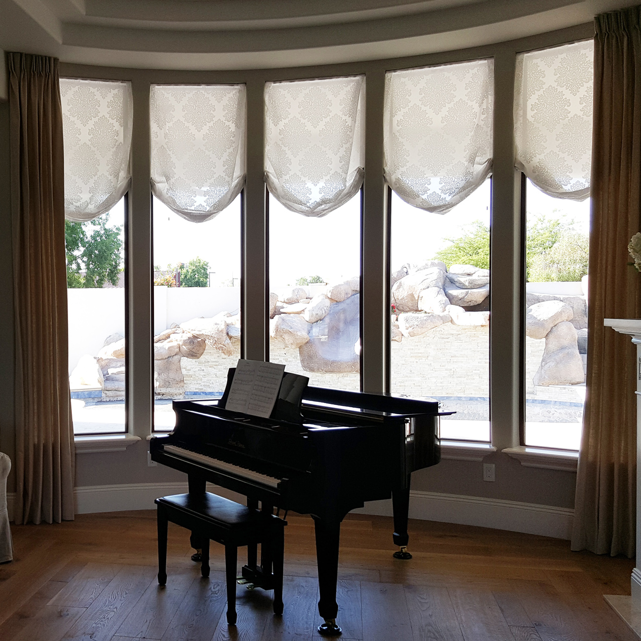 circular sidepanels with curtains