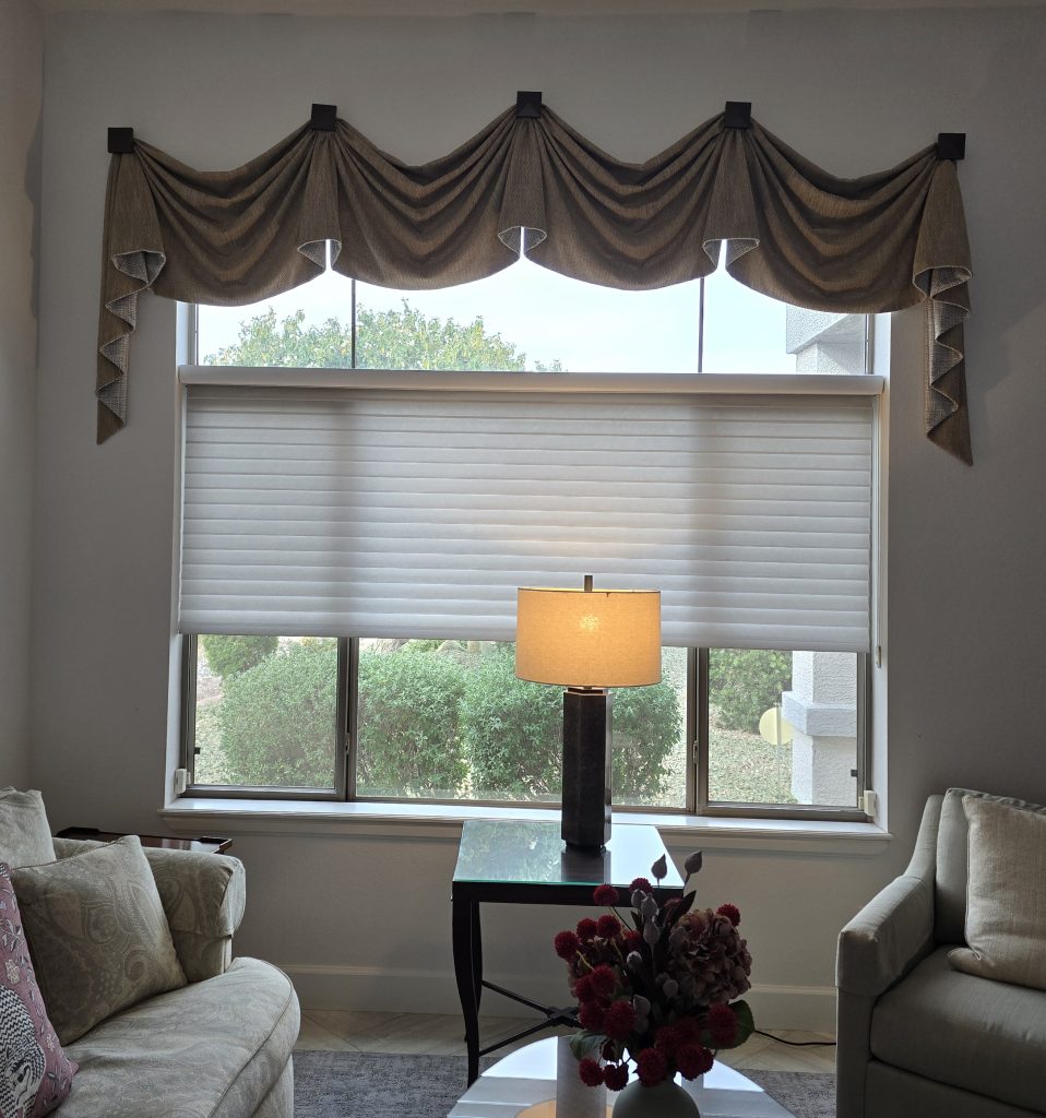 Empire Valance Mounted on Knobs
