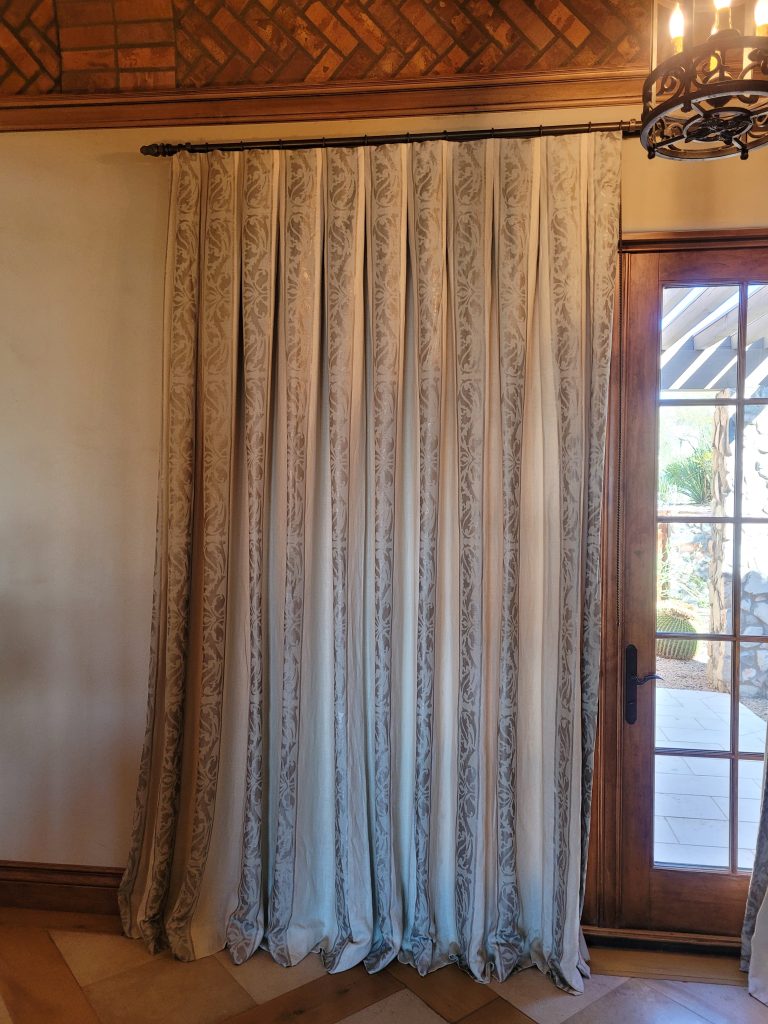 Inverted pleat with Pattern Match - Slight Puddle