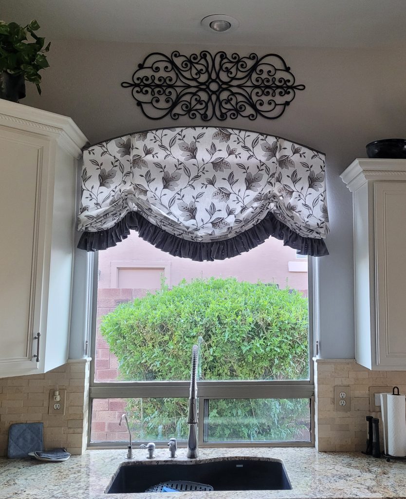 London Valance - Arch Top