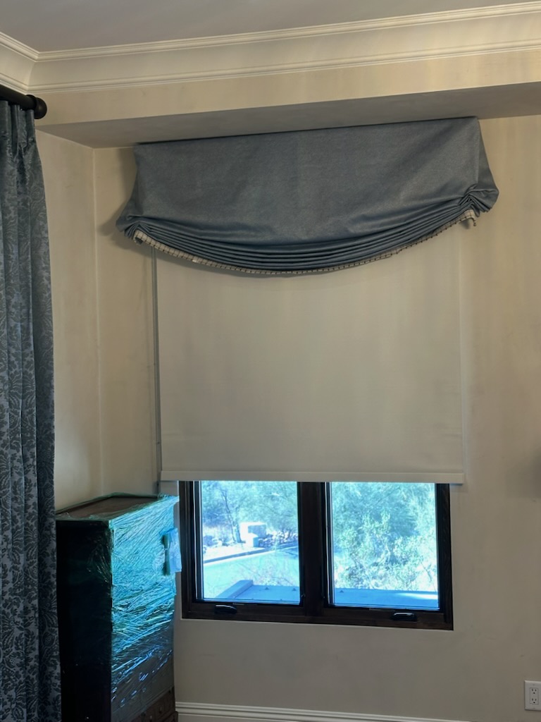 Relaxed Roman Valance