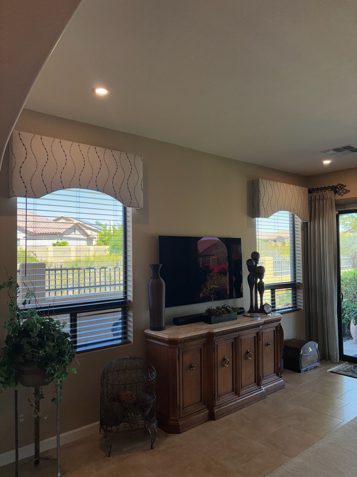 Shaped Cornice Box with arch on bottom